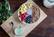 체중 관리부터 면역력 증진까지, 몸을 건강하게 해주는 식단 구성 flat lay photography of fruits on plate