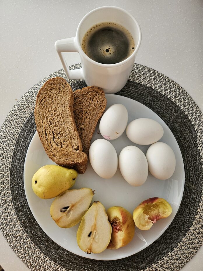 Photo by Mohammad Hossein jamaly A white plate topped with sliced apples and a cup of coffee