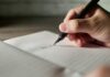 스트레스, 스마트하게 다스리기… 일상 속 실천법에 주목 a person writing on a piece of paper with a pen